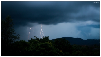 Lightning over Brisbane | 400D | 24-70mm 2.8